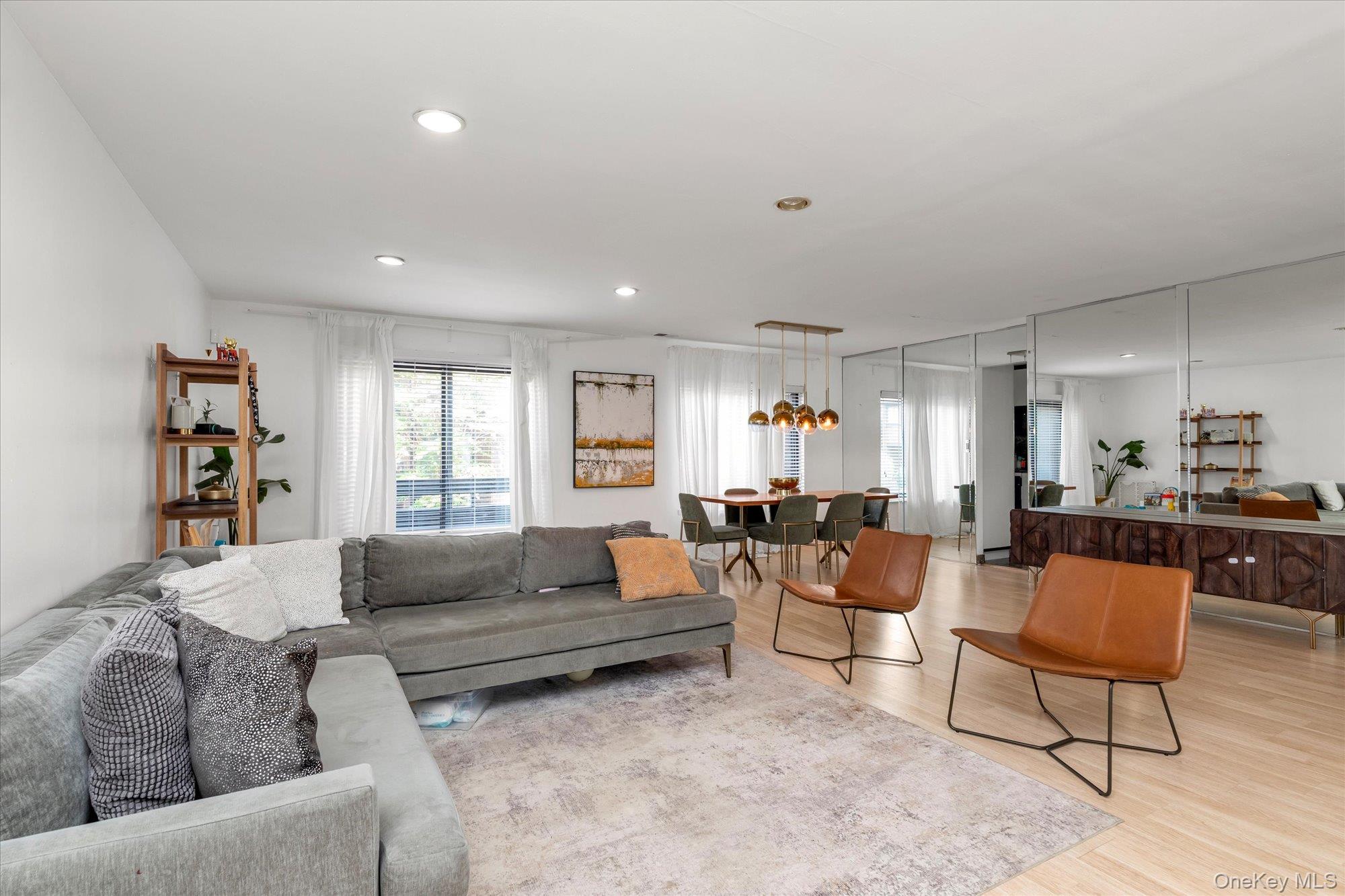 21 Spring Hollow Road Roslyn, NY 11576 - Photo 6 of 25 Living Room