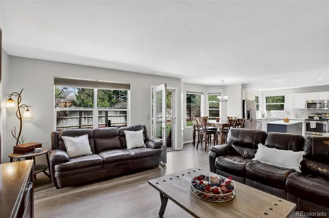 a view of a house with backyard and garden