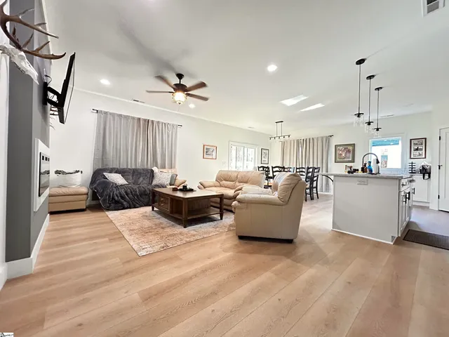 $315,000 | 706 Carolyn Drive, Clinton, SC 29325