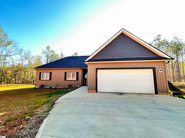 $315,000 | 706 Carolyn Drive, Clinton, SC 29325