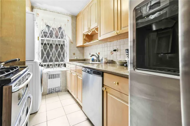 $575,000 | 42-25 80th Street, Unit 1F | Elmhurst