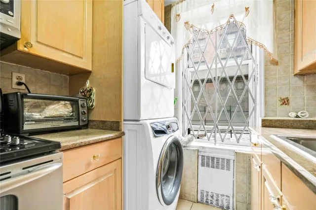 $575,000 | 42-25 80th Street, Unit 1F | Elmhurst