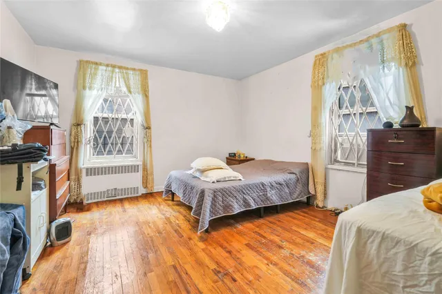 $575,000 | 42-25 80th Street, Unit 1F | Elmhurst