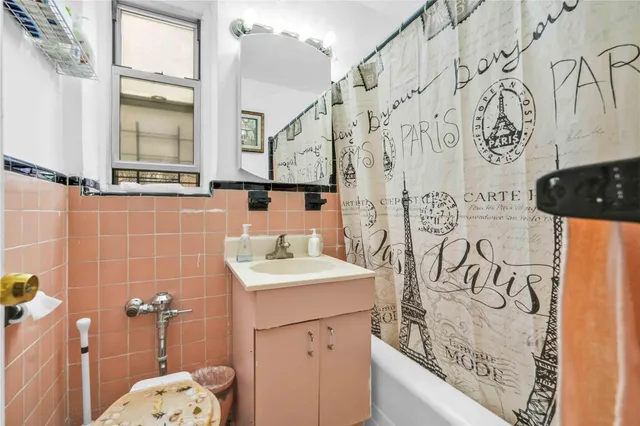 $575,000 | 42-25 80th Street, Unit 1F | Elmhurst