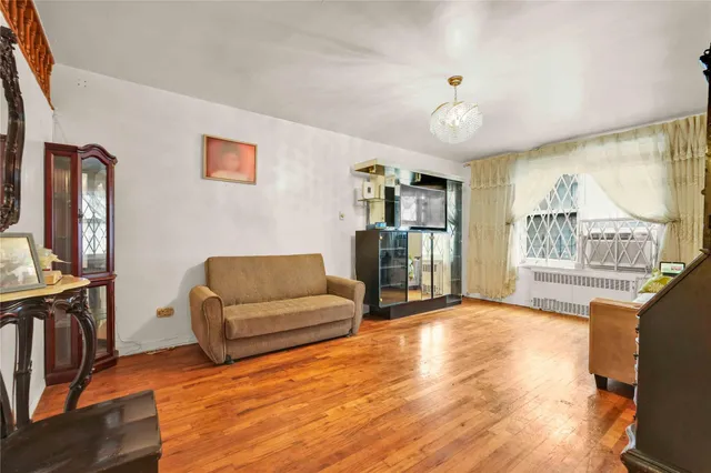 $575,000 | 42-25 80th Street, Unit 1F | Elmhurst