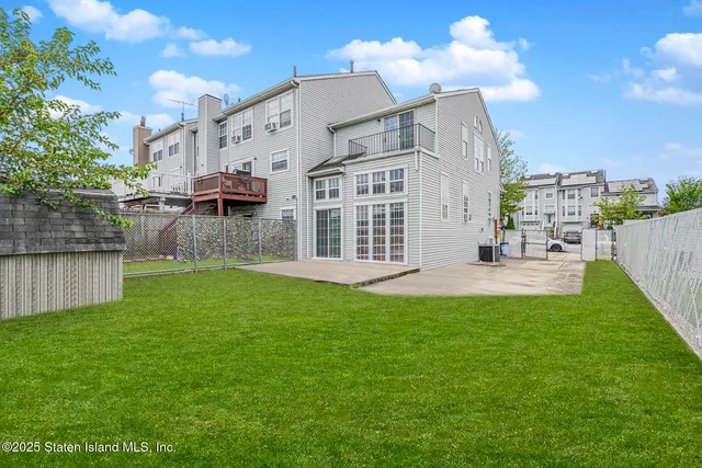 a view of a house with backyard and a garden
