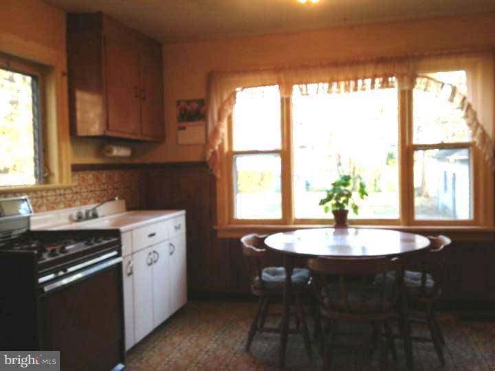22 Princeton Road Audubon, NJ 08106 - Photo 9 of 25 Kitchen