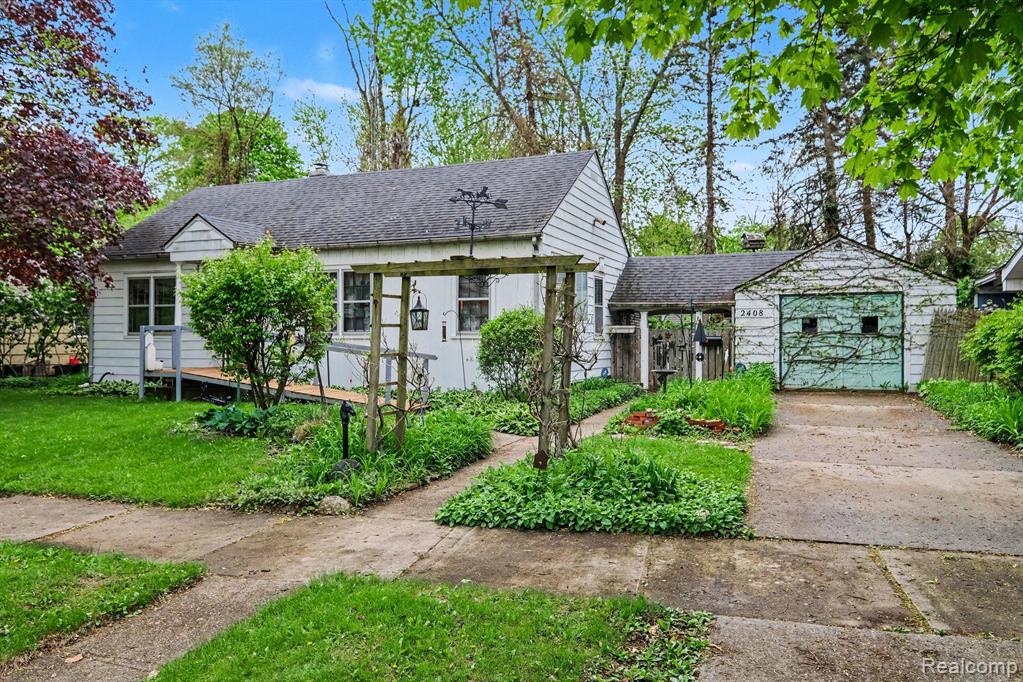 2408 Calumet Street Flint, MI 48503 - Photo 1 of 14
