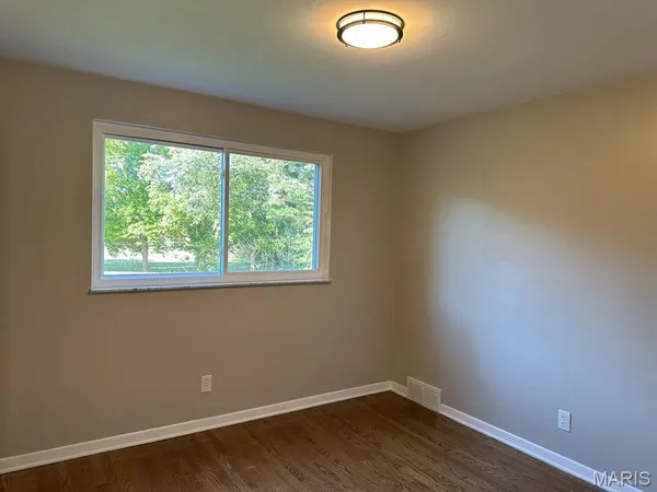 $2,295 | 7 Dana Drive, Florissant, MO 63033