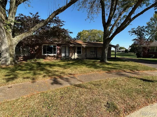 $2,295 | 7 Dana Drive, Florissant, MO 63033
