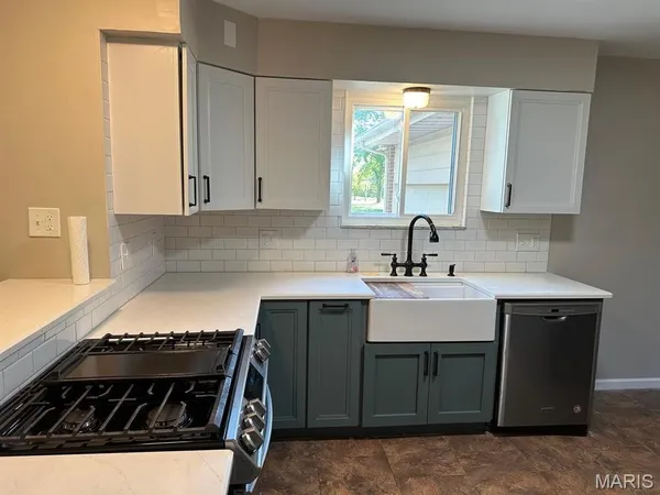 $2,295 | 7 Dana Drive, Florissant, MO 63033