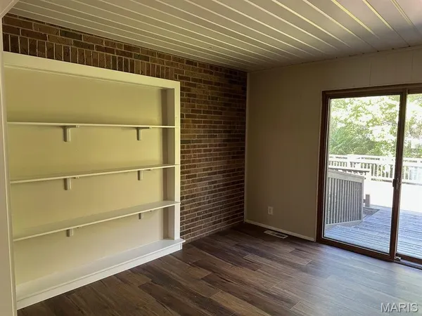 $2,295 | 7 Dana Drive, Florissant, MO 63033