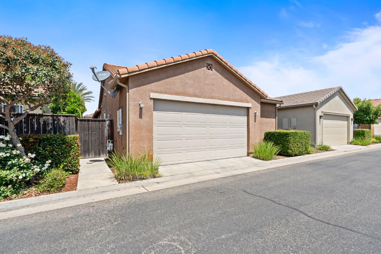 3942 Harlan Ranch Boulevard Clovis, CA 93619 - Photo 15 of 21 front view of house with potted plants