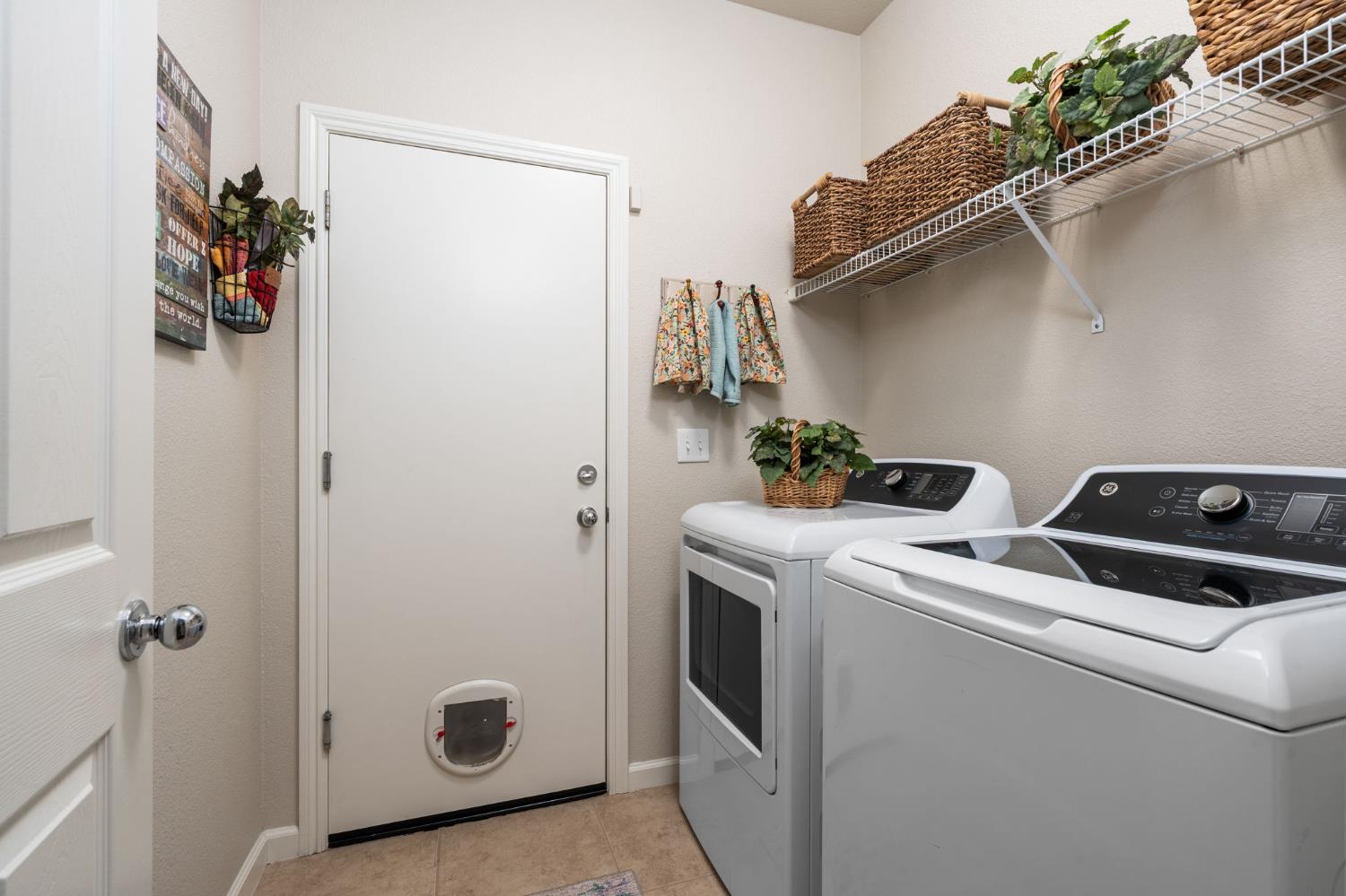 3942 Harlan Ranch Boulevard Clovis, CA 93619 - Photo 16 of 21 a utility room with dryer and washer