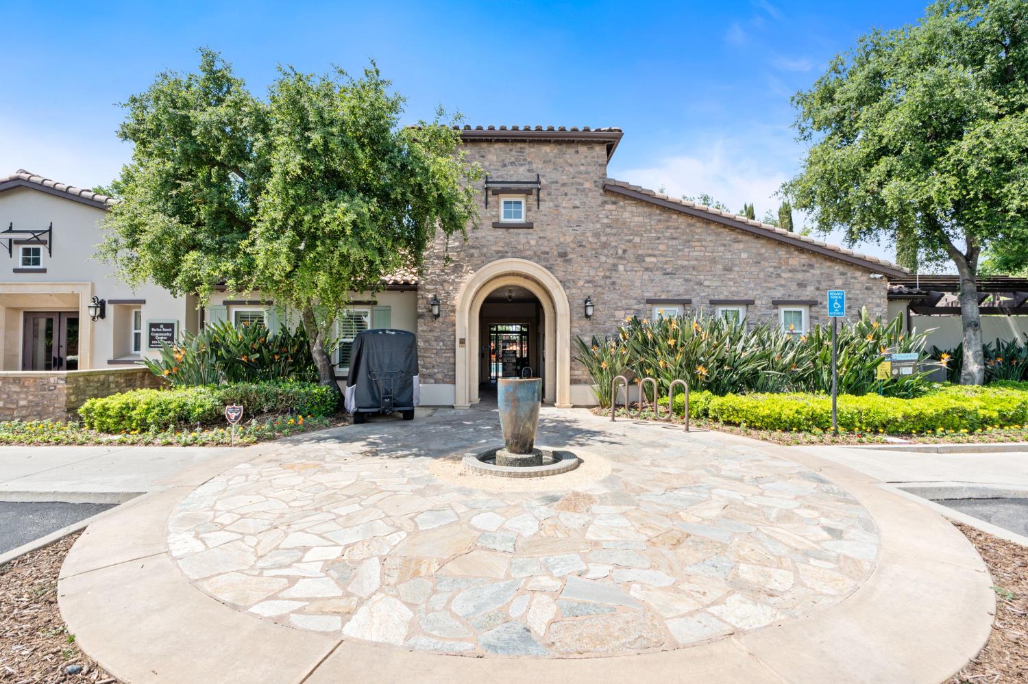 3942 Harlan Ranch Boulevard Clovis, CA 93619 - Photo 17 of 21 a view of entryway with a garden
