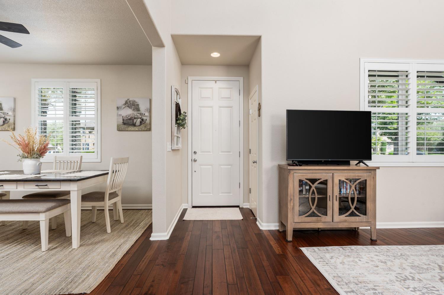 3942 Harlan Ranch Boulevard Clovis, CA 93619 - Photo 2 of 21 a living room with furniture and a flat screen tv
