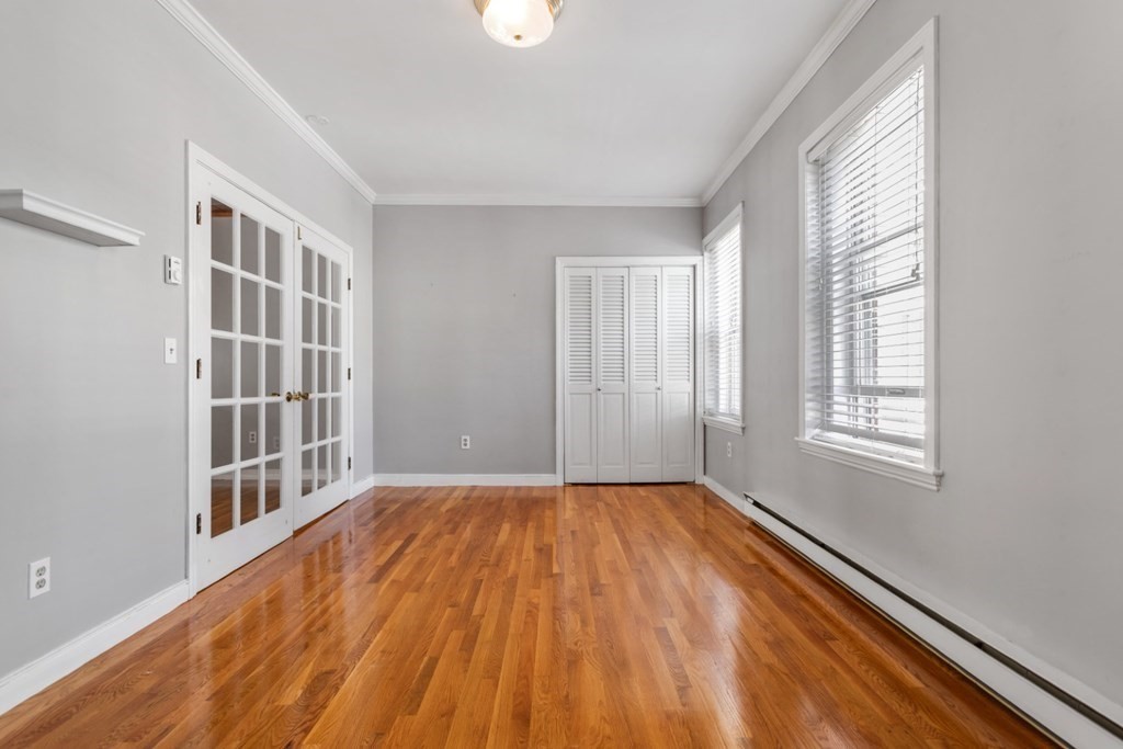 72 North Margin Street Boston, MA 02113 - Photo 13 of 42 a view of an empty room with wooden floor and a window