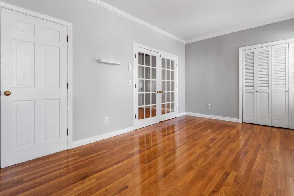 72 North Margin Street Boston, MA 02113 - Photo 14 of 42 a view of an empty room with wooden floor and a window