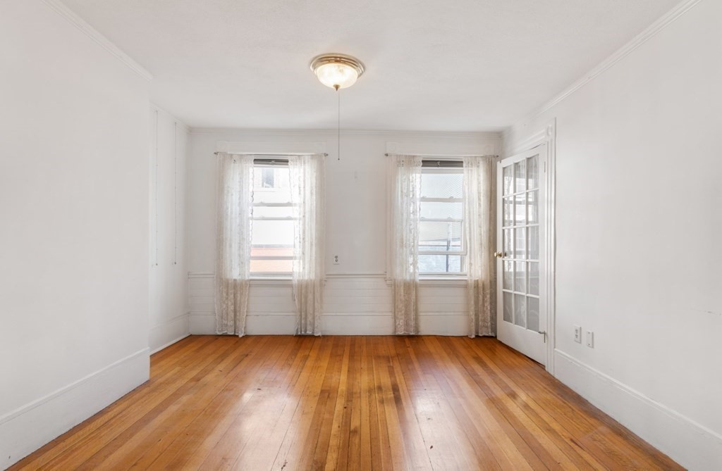 72 North Margin Street Boston, MA 02113 - Photo 18 of 42 an empty room with wooden floor and windows