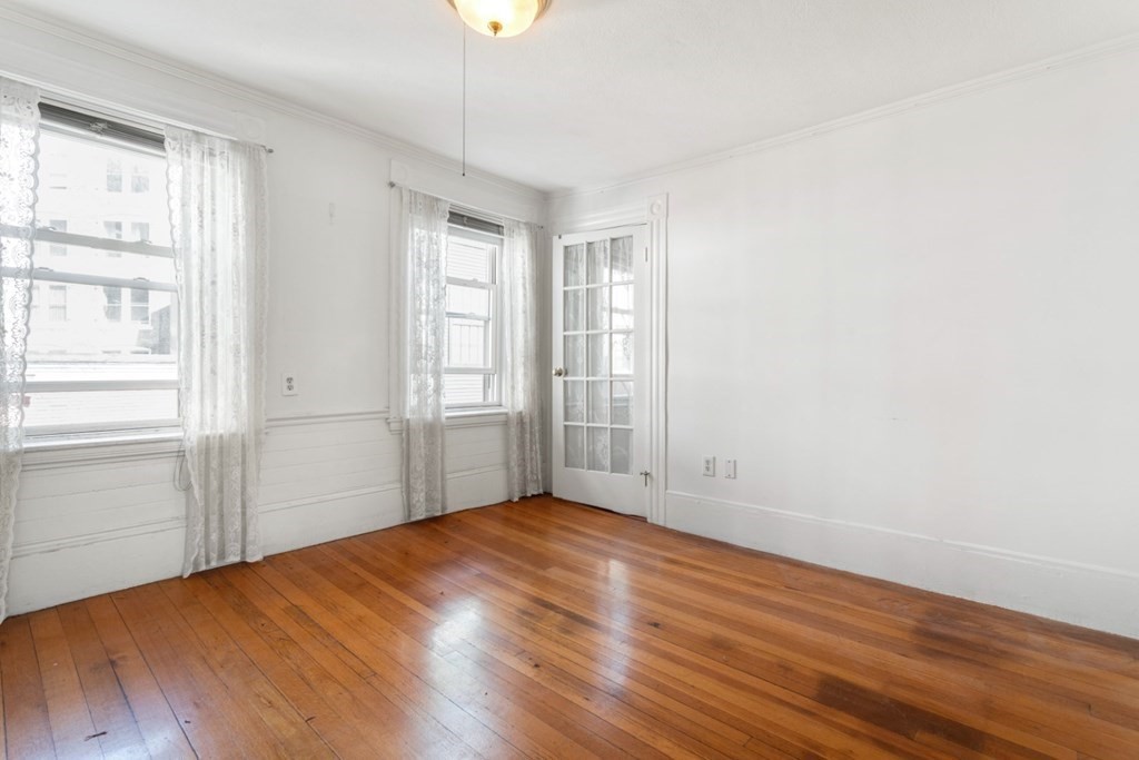 72 North Margin Street Boston, MA 02113 - Photo 22 of 42 an empty room with wooden floor and windows