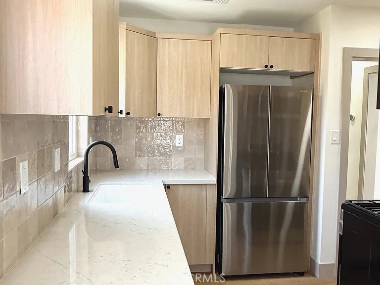 2510 Termino Avenue, Unit B Long Beach, CA 90815 - Photo 16 of 22 a kitchen with a refrigerator and a sink