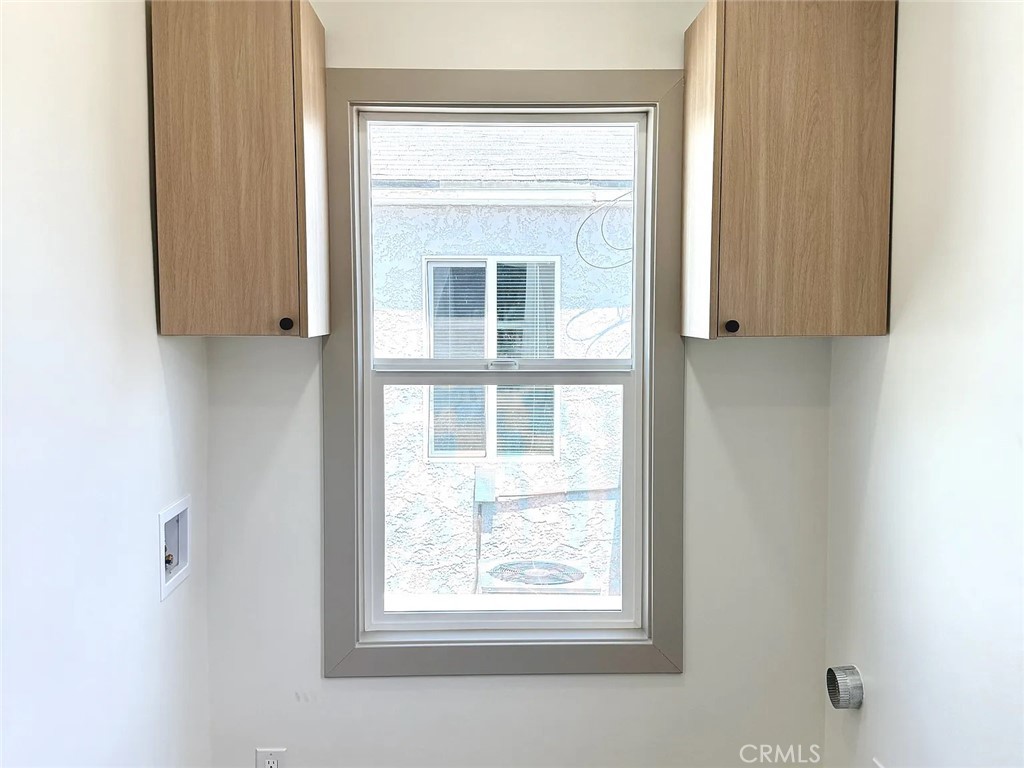 2510 Termino Avenue, Unit B Long Beach, CA 90815 - Photo 17 of 22 a view of an entryway with a window