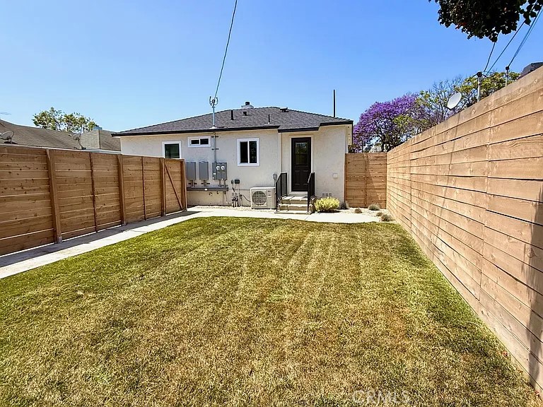 2510 Termino Avenue, Unit B Long Beach, CA 90815 - Photo 5 of 22 a front view of house with yard outdoor seating and barbeque oven