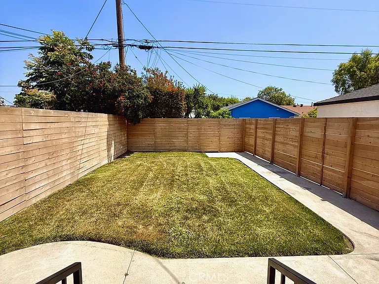2510 Termino Avenue, Unit B Long Beach, CA 90815 - Photo 6 of 22 a view of a backyard