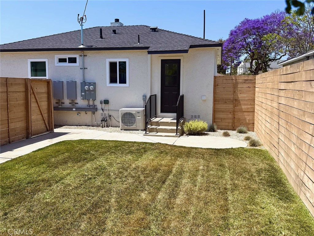 2510 Termino Avenue, Unit B Long Beach, CA 90815 - Photo 7 of 22 a view of house and front yard