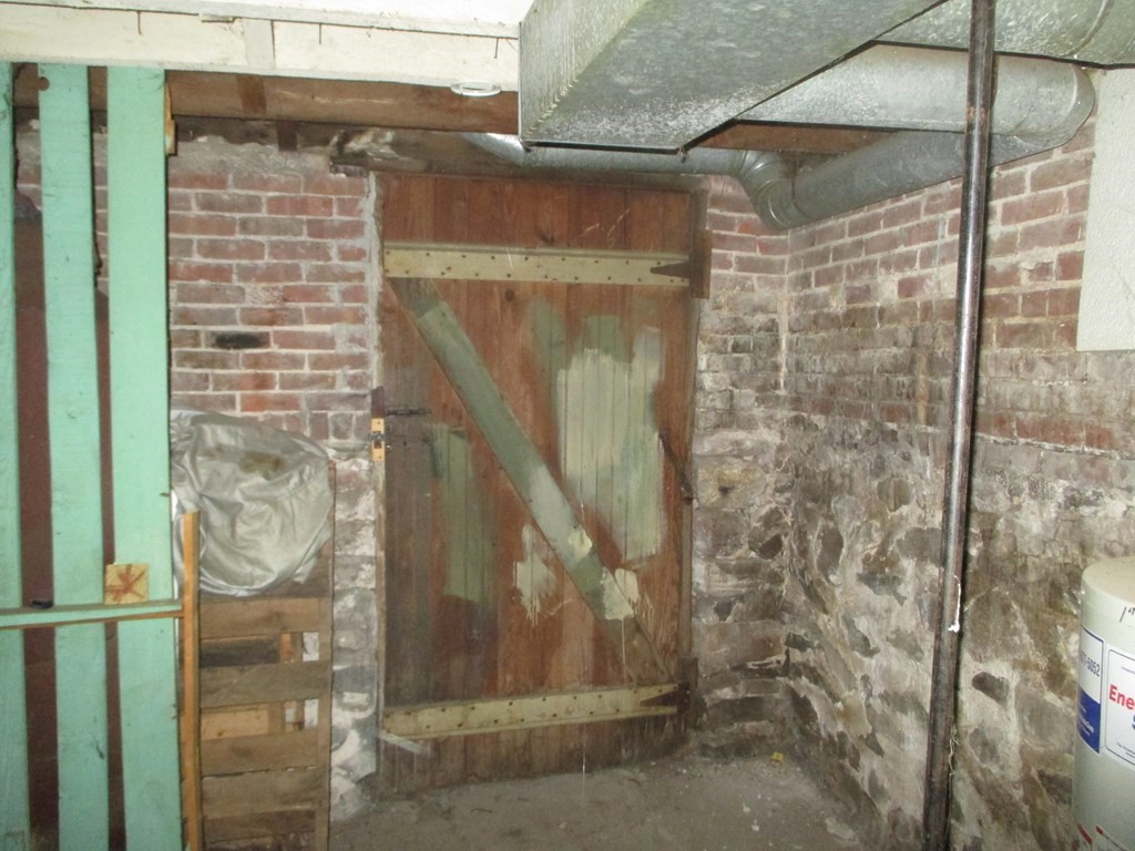 97 Holly Street Springfield, MA 01151 - Photo 11 of 13 a bathroom with a shower