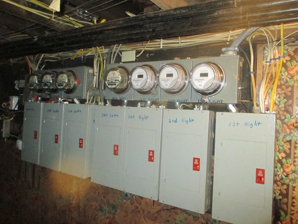 97 Holly Street Springfield, MA 01151 - Photo 8 of 13 a utility room with dryer and washer