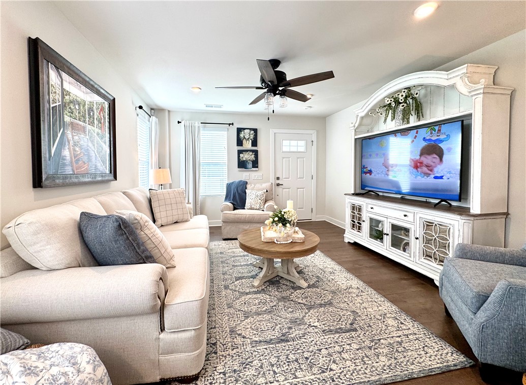 402 Camarillo Lane Anderson, SC 29621 - Photo 9 of 36 Living Room