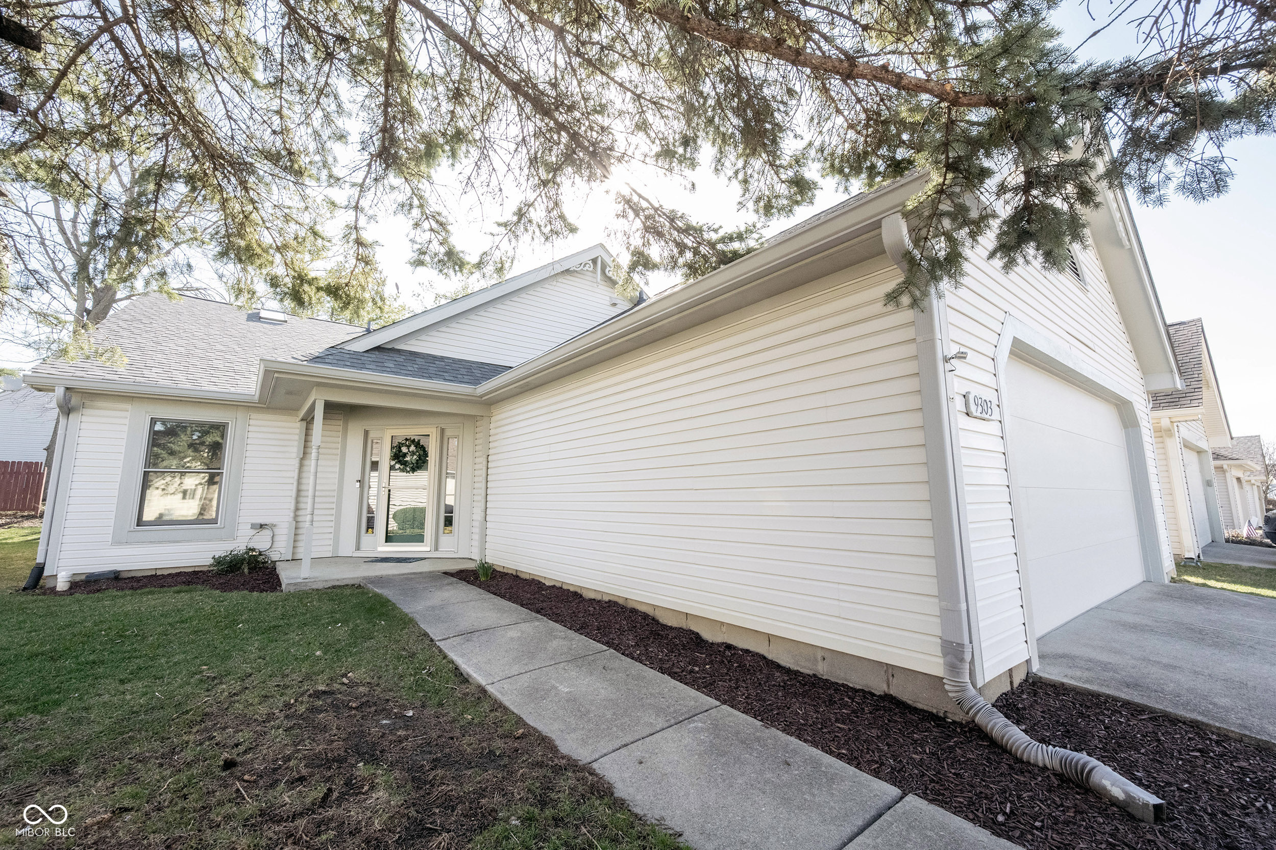 9303 Aintree Drive Indianapolis, IN 46250 - Photo 2 of 44