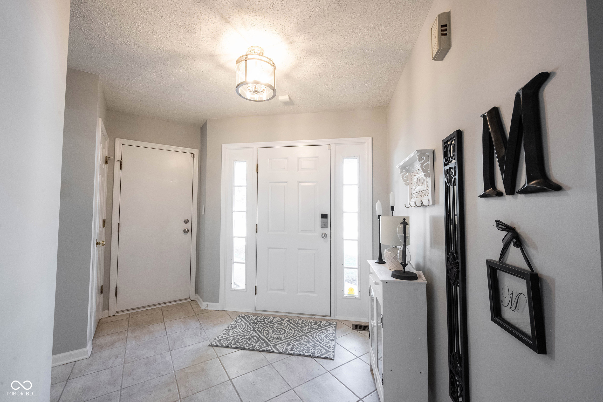 9303 Aintree Drive Indianapolis, IN 46250 - Photo 4 of 44