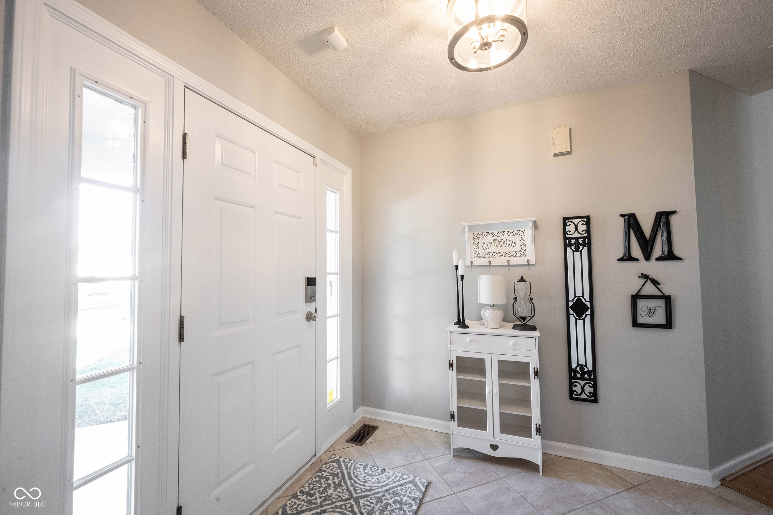 9303 Aintree Drive Indianapolis, IN 46250 - Photo 5 of 44