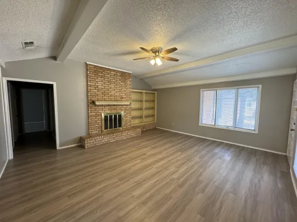 $1,250 | 6802 4th Street, Unit B, Lubbock, TX 79416