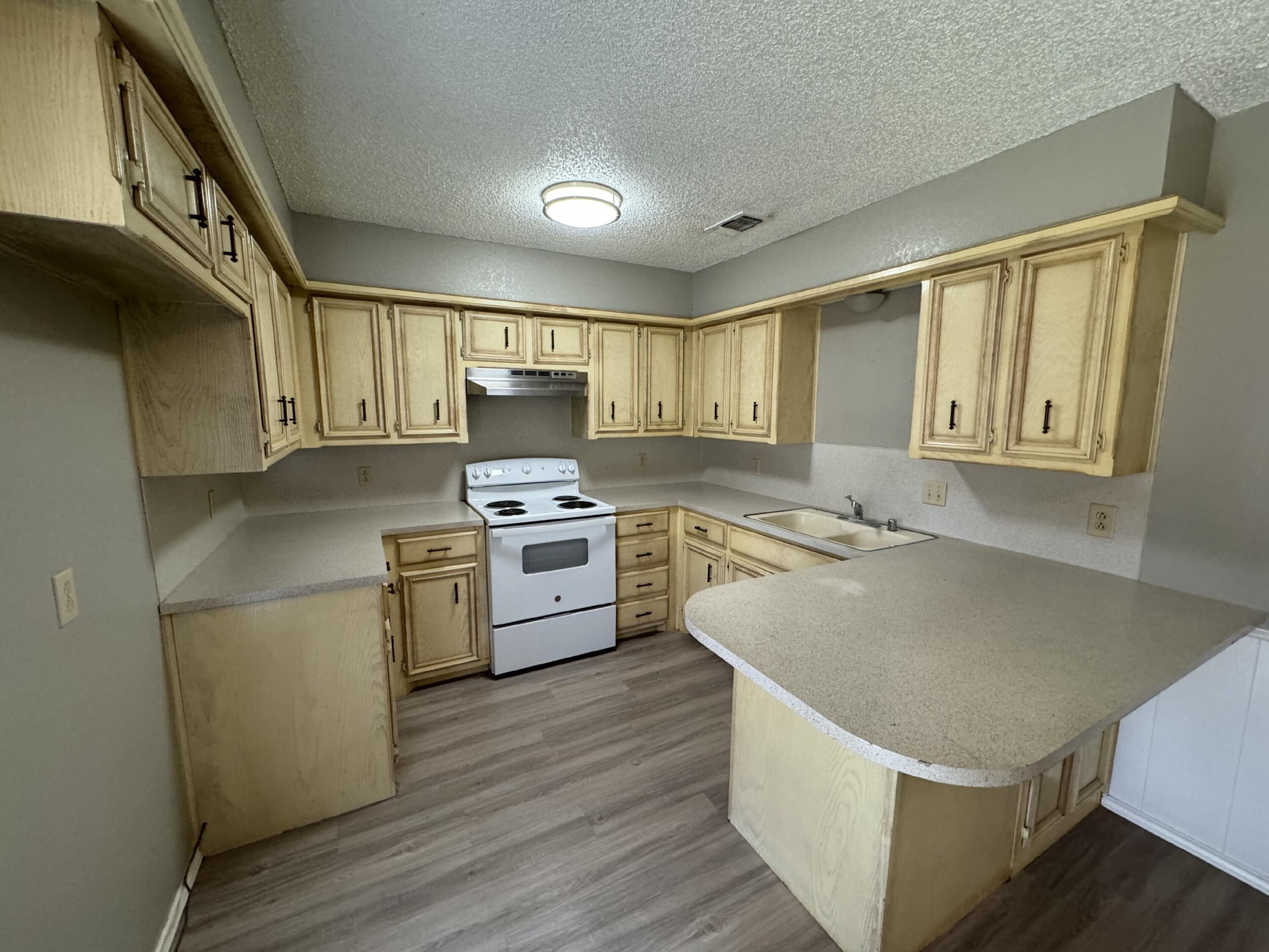 6802 4th Street, Unit B Lubbock, TX 79416 - Photo 5 of 10 IMG_3452