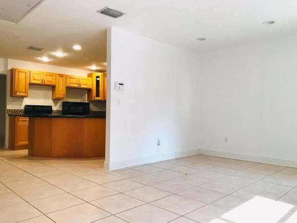3384 Gulfstream Road Palm Springs, FL 33461 - Photo 9 of 12 5