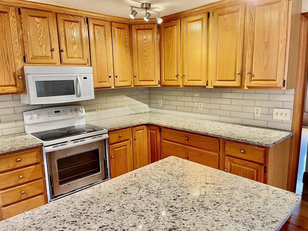 323 North Road Hampden, MA 01036 - Photo 12 of 33 Gallery Image 12