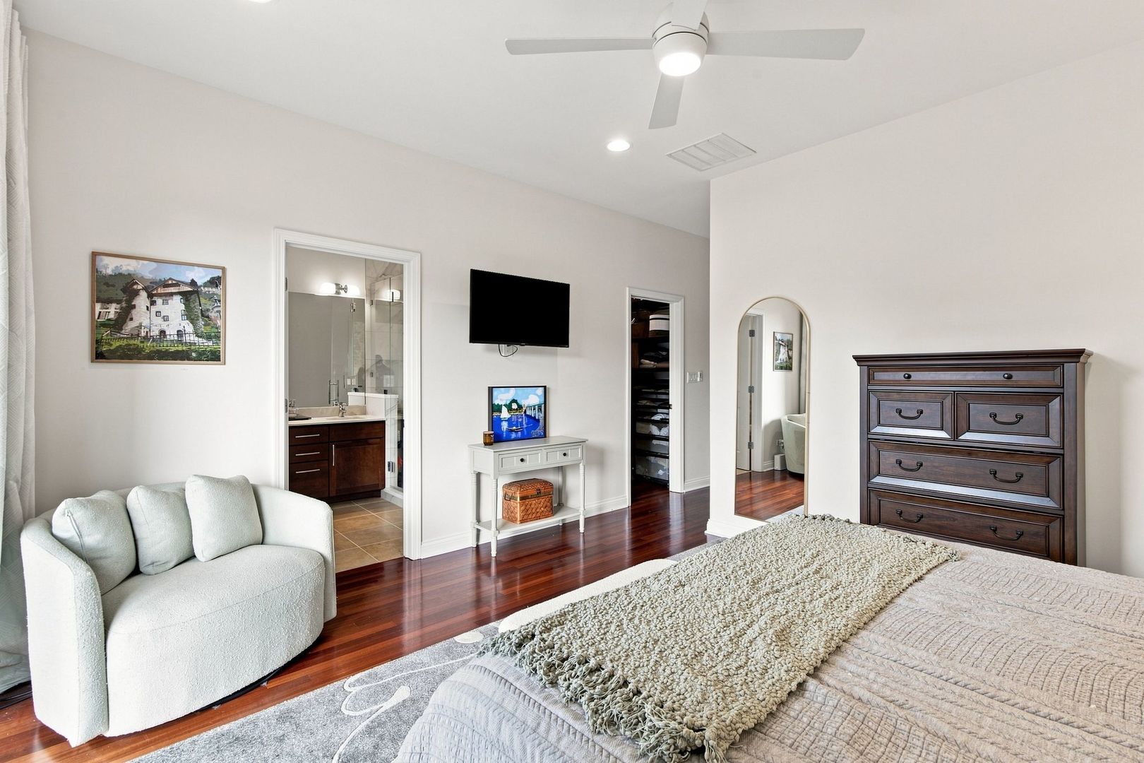 1925 West Irving Park Road, Unit 3 Chicago, IL 60613 - Photo 27 of 34 Gallery Image 27