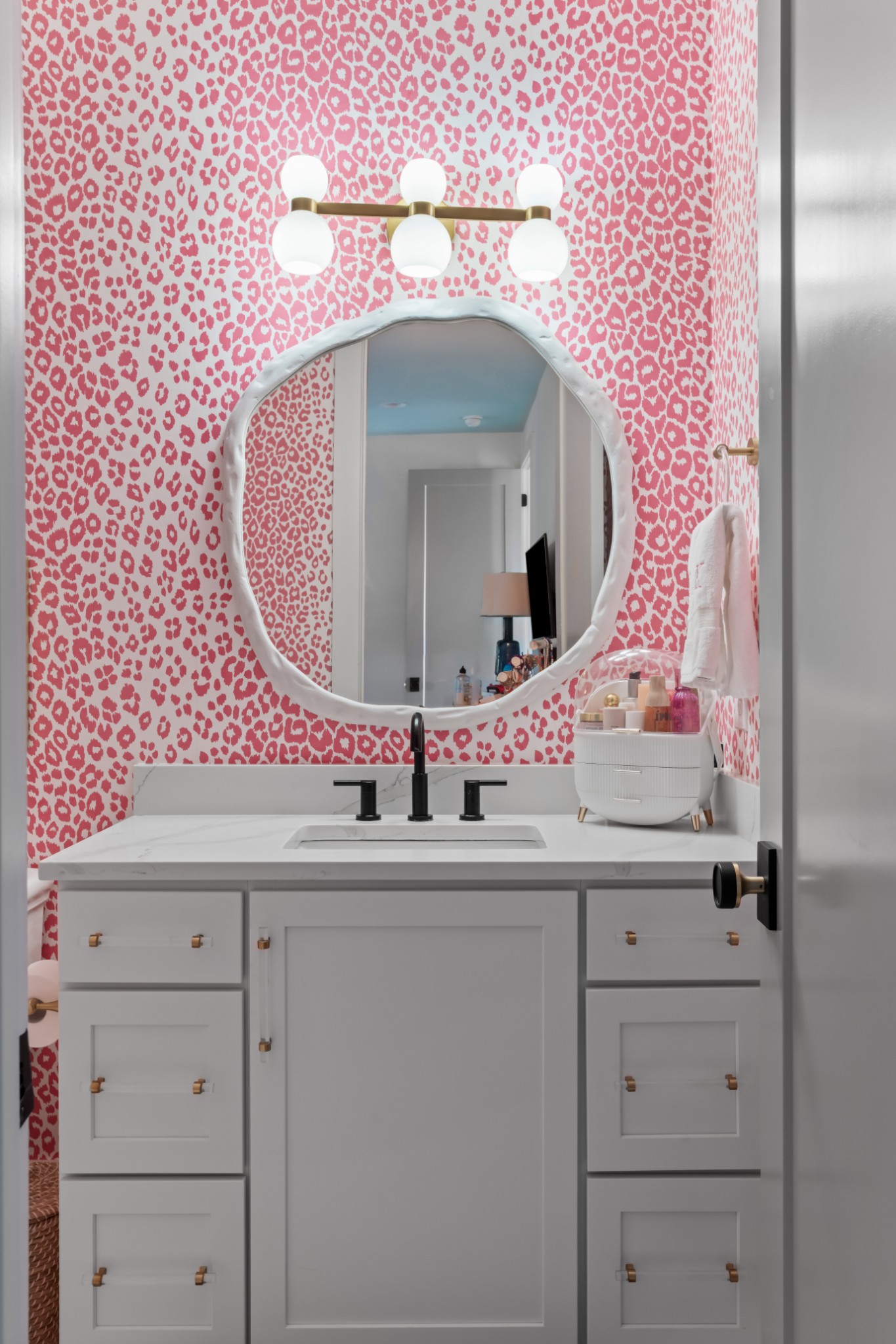 4472 South Carothers Road Franklin, TN 37064 - Photo 22 of 44 a bathroom with a sink and mirror