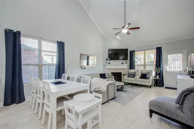 $3,300 | 19 Canterborough Place, Tomball, TX 77375