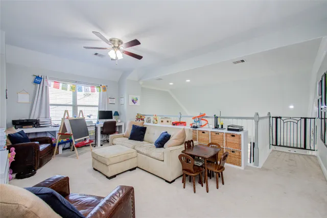 $3,300 | 19 Canterborough Place, Tomball, TX 77375