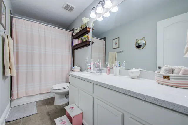 $3,300 | 19 Canterborough Place, Tomball, TX 77375