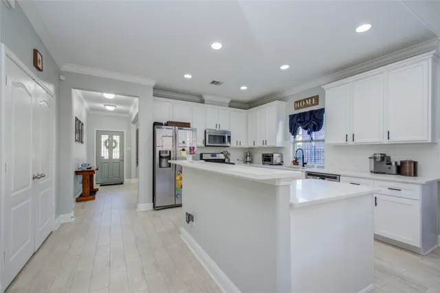 $3,300 | 19 Canterborough Place, Tomball, TX 77375