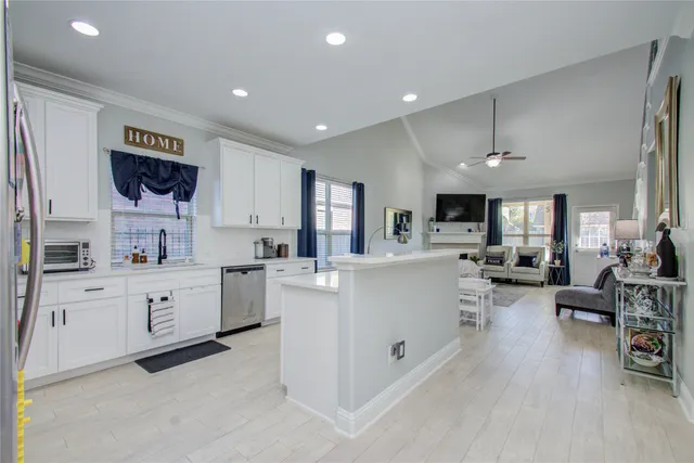 $3,300 | 19 Canterborough Place, Tomball, TX 77375