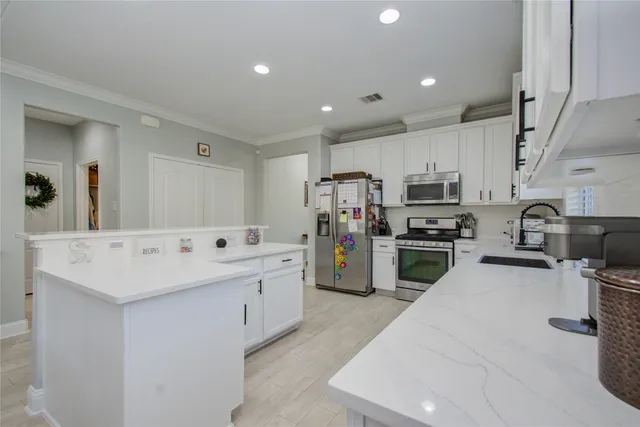 $3,300 | 19 Canterborough Place, Tomball, TX 77375