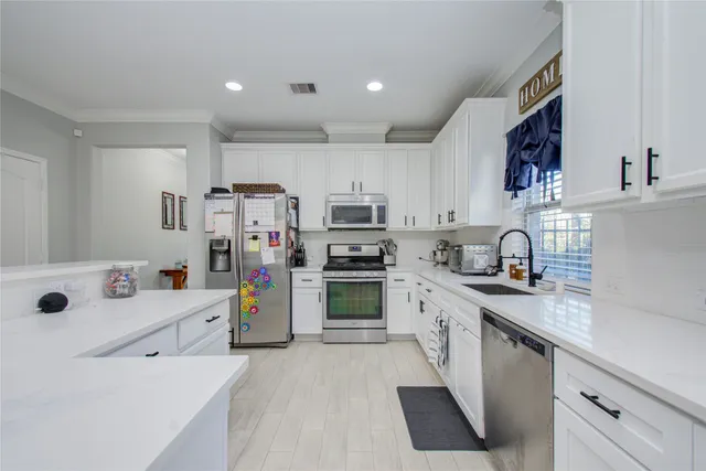 $3,300 | 19 Canterborough Place, Tomball, TX 77375