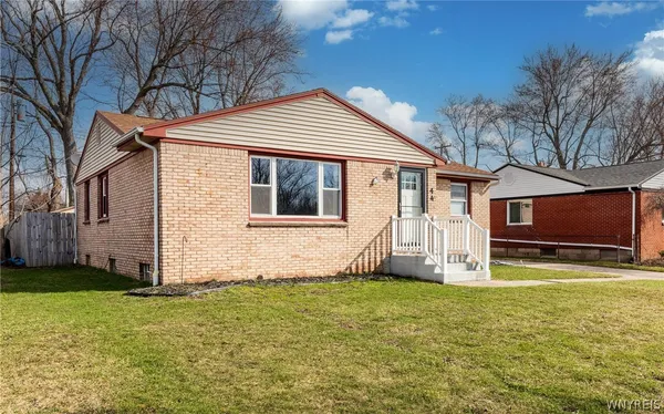 $259,900 | 44 Dover Drive, West Seneca, NY 14224