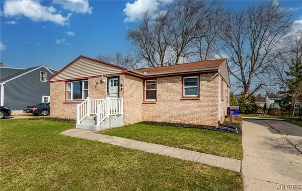 $259,900 | 44 Dover Drive, West Seneca, NY 14224